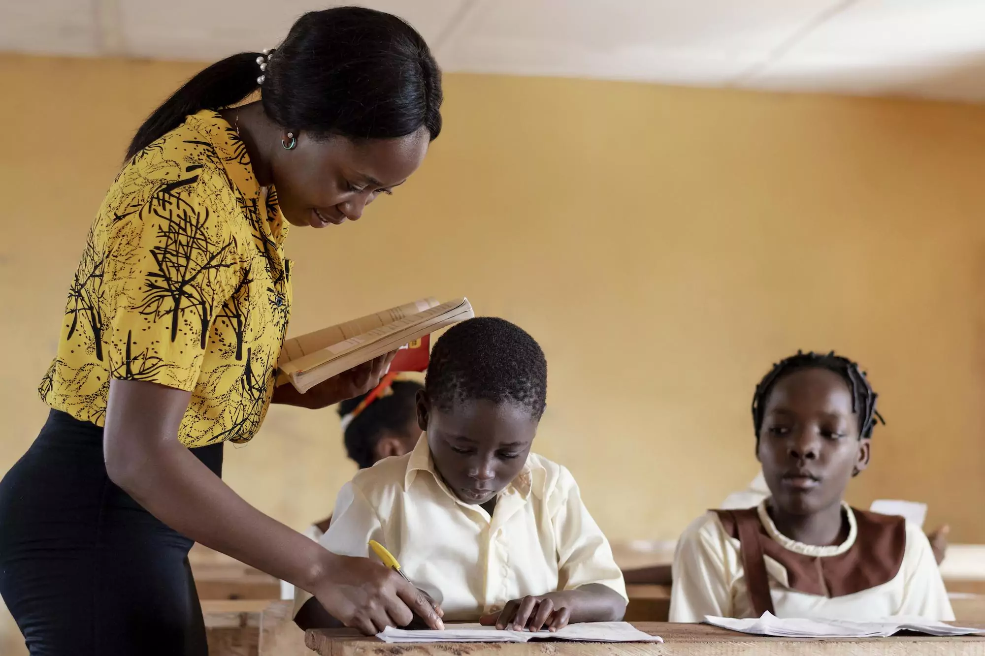 https://edutechhub.io/wp-content/uploads/2022/03/edutechhub-humanitatian-aid-for-education3.webp